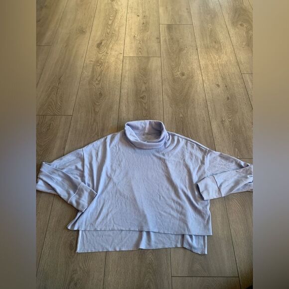 American eagle long sleeve sweater, very soft, cropped NWOT - Picture 1 of 4